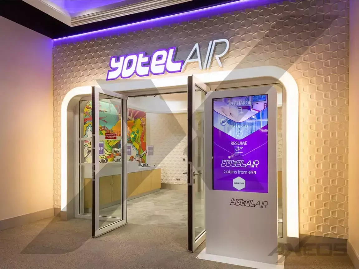 4.2.Display totem for YotelAIR - AXEOS